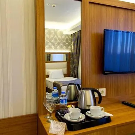 Carmina Hotel 3*